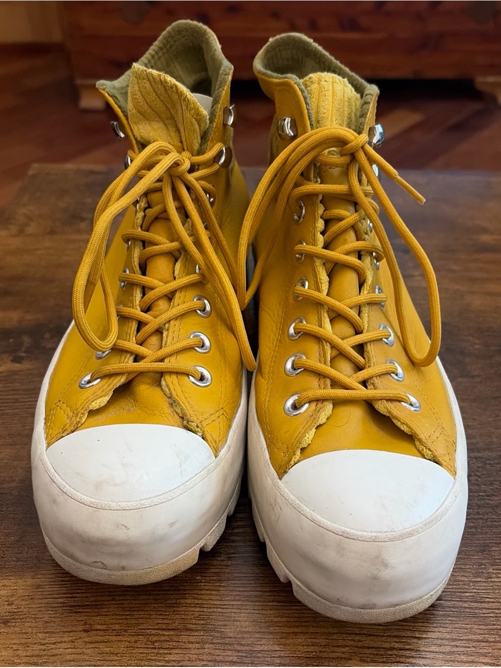 Converse Chuck Taylor All Star Lugged Winter Hi top Gold Gore-Tex Women's 9.5